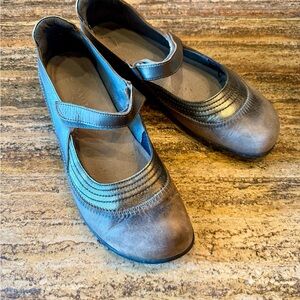 Naot Ultra Comfortable Gray and Bronze Mary Janes